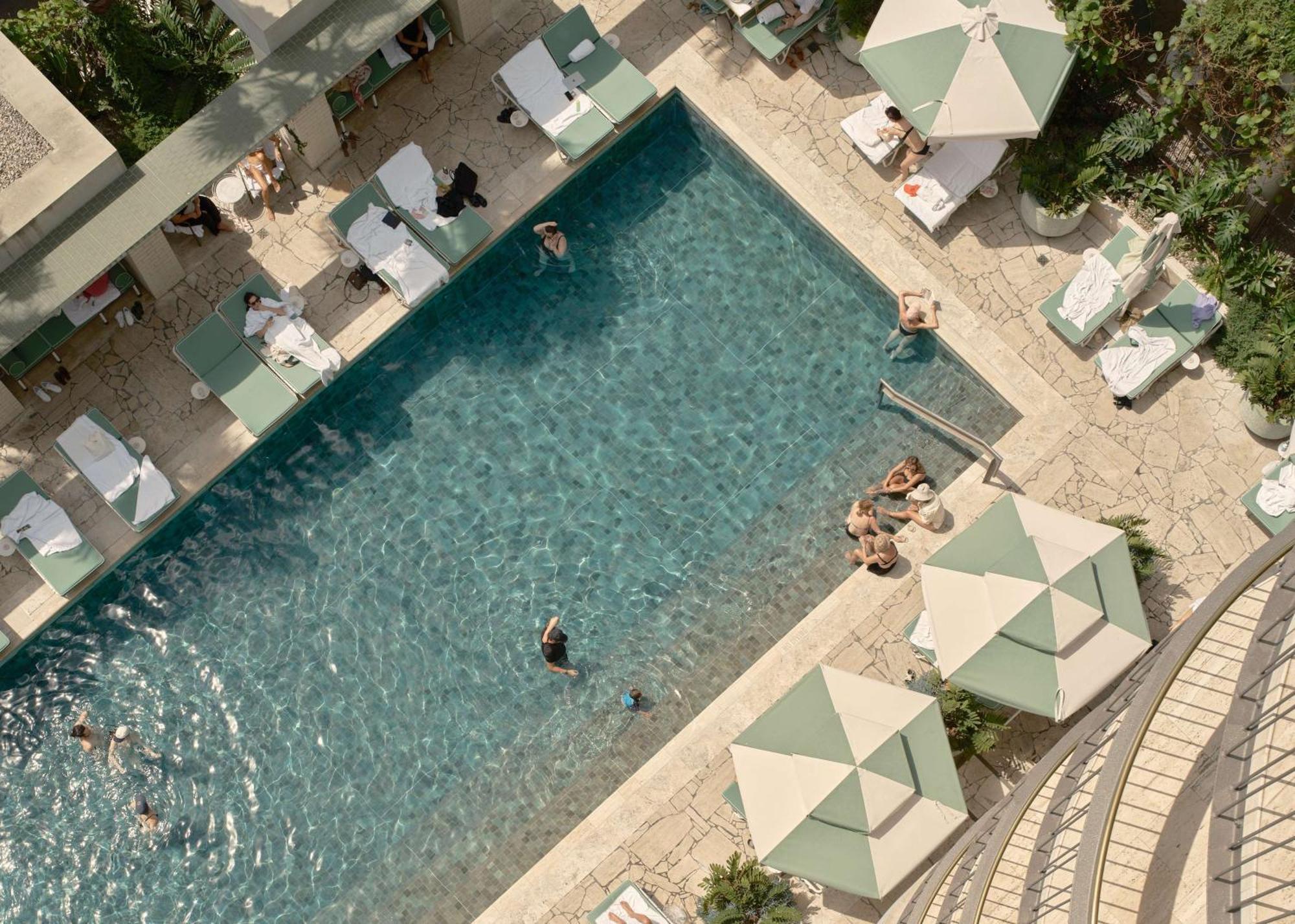 더 칼릴 호텔 브리즈번 외부 사진 The pool at the hotel